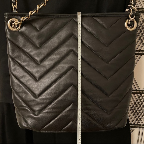 Like new! Talbots Bag shoulder or crossbody bucket black leather chain strap - Picture 16 of 16